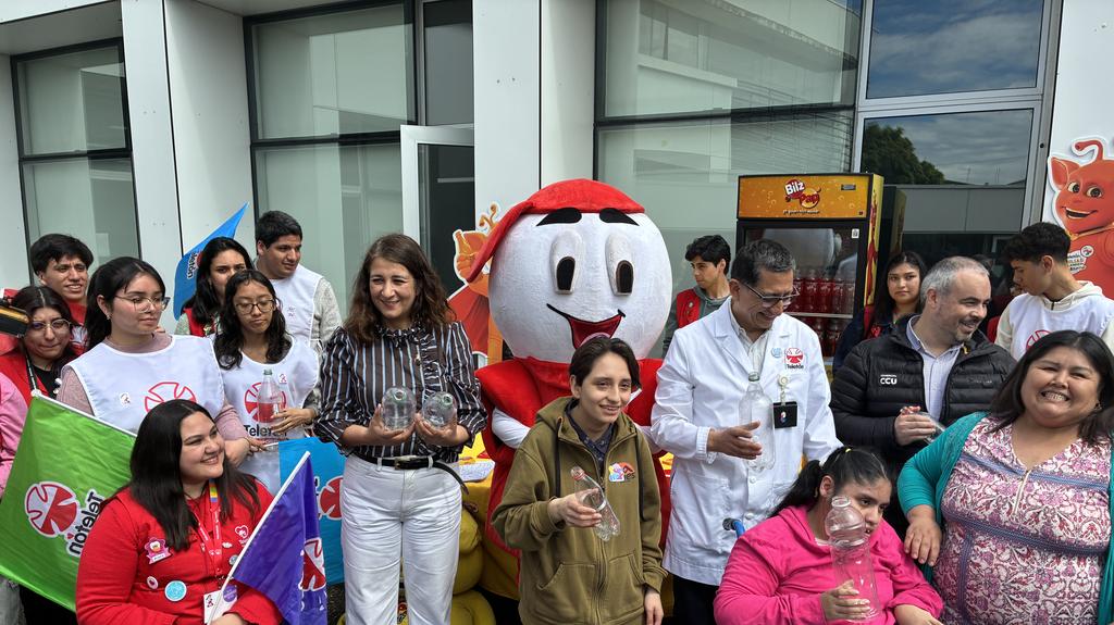 CAMPAÑA SOLIDARIA DE CCU, TELETÓN Y LA SEREMI DEL MEDIO AMBIENTE…
