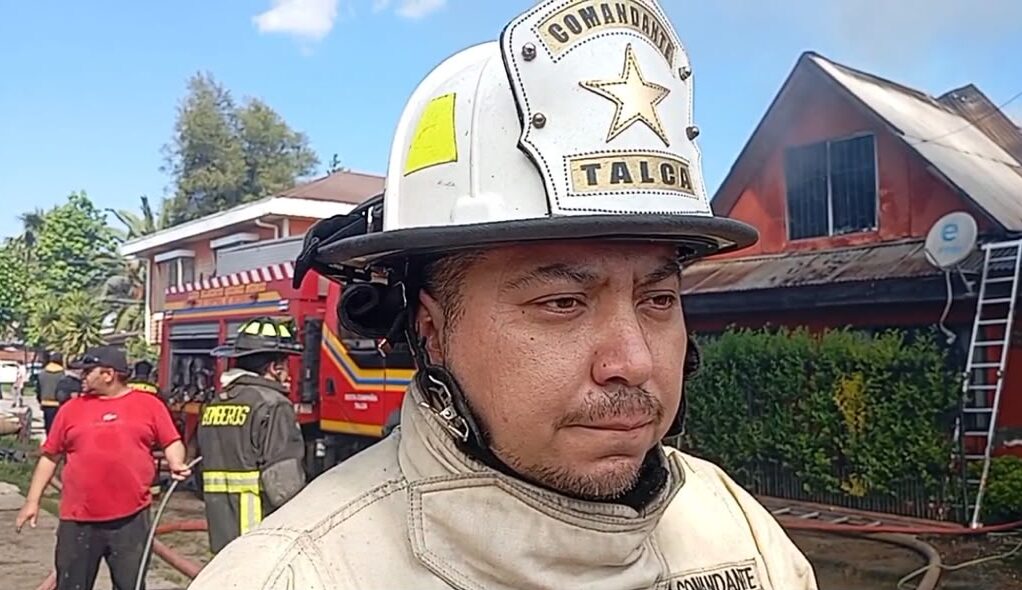 Incendio destruyó una vivienda y causó daños en otras dos en Talca