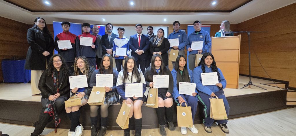 ESTUDIANTES DE EDUCACIÓN TÉCNICO PROFESIONAL EN LA ARAUCANÍA BRILLAN…