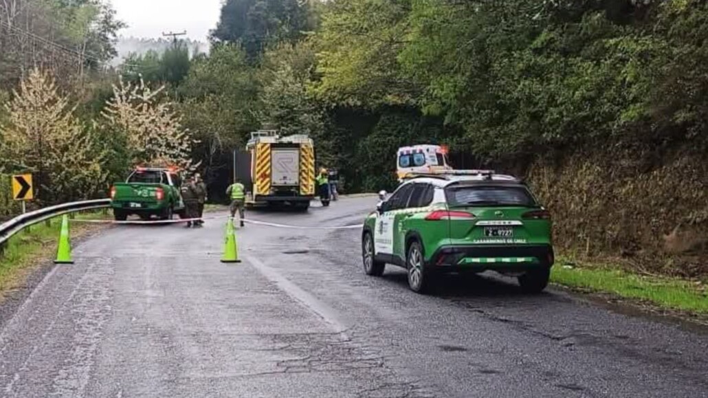 Volcamiento de camioneta en río deja una mujer muerta y un hombre…
