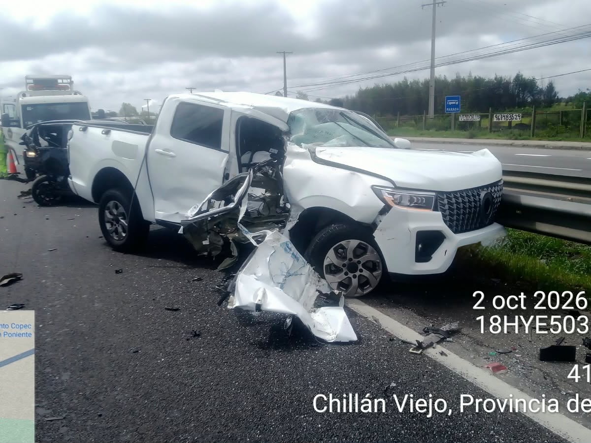 Una colisión entre Camión y dos vehículos menores a la salida de…
