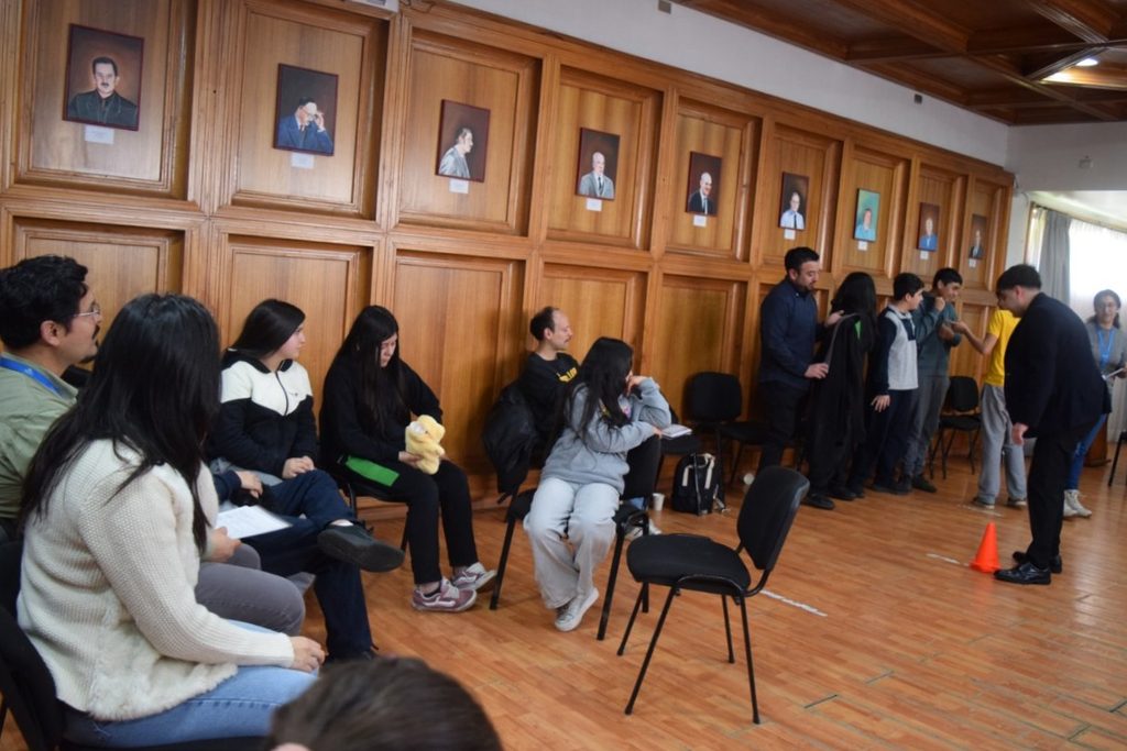 CESFAM LOS VOLCANES CONSOLIDA MESA JUVENIL PARA ABORDAR SALUD MENTAL…