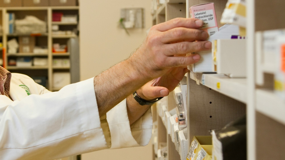 Polémica por proyecto que permite a farmacias prescindir de químicos…