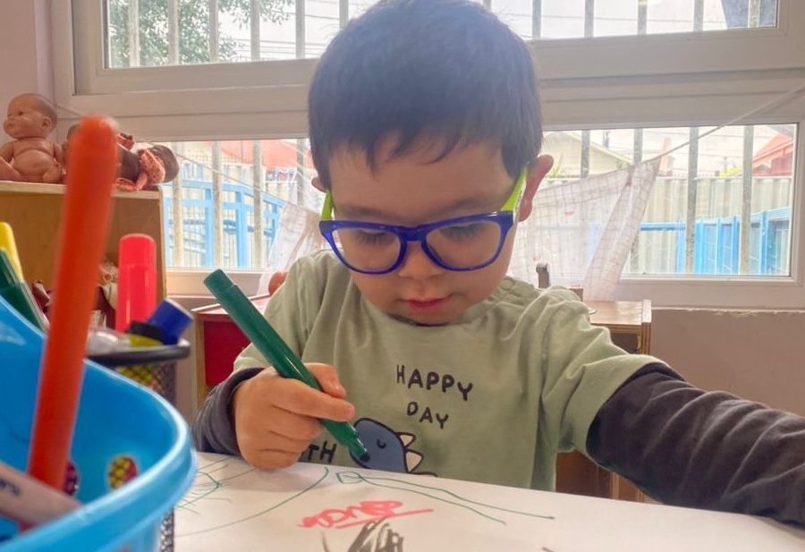 Niño de Chillán viajará a la NASA tras lograr 96% de asistencia a jardín
