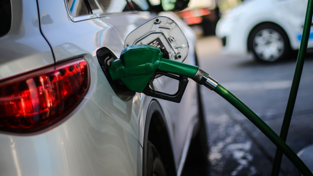 Confirman nueva alza en los precios de bencinas para este jueves 20