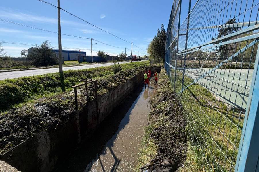 Finaliza limpieza de canales del sector oriente de Chillán