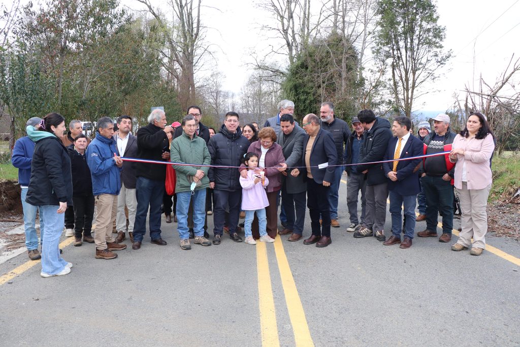 INAUGURAN MODERNO CAMINO PAVIMENTADO ENTRE CUDICO Y PINO HUACHO EN…