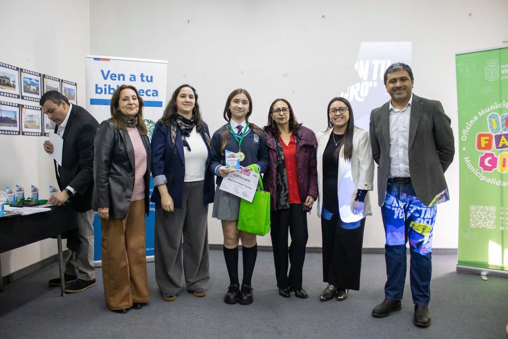 MUNICIPALIDAD DE VICTORIA Y BIBLIOTECA MARTA BRUNET PREMIAN A…