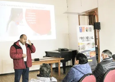 Cientos de personas mayores dieron la bienvenida a la primavera en…